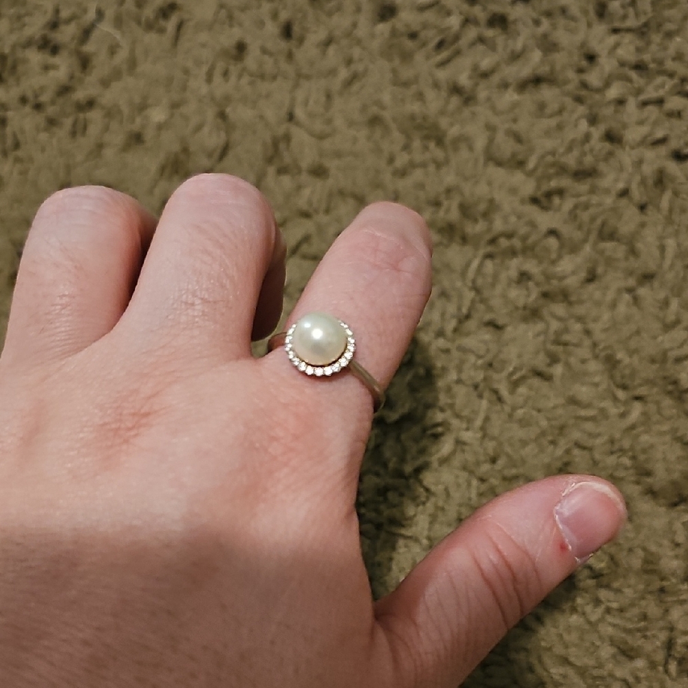 Elegant Pearl Ring with Gold Band